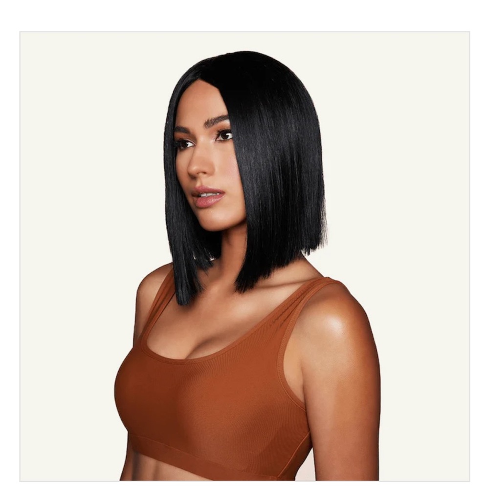 INH Insert Name Here sleek bob wig in Poppy (black) - new